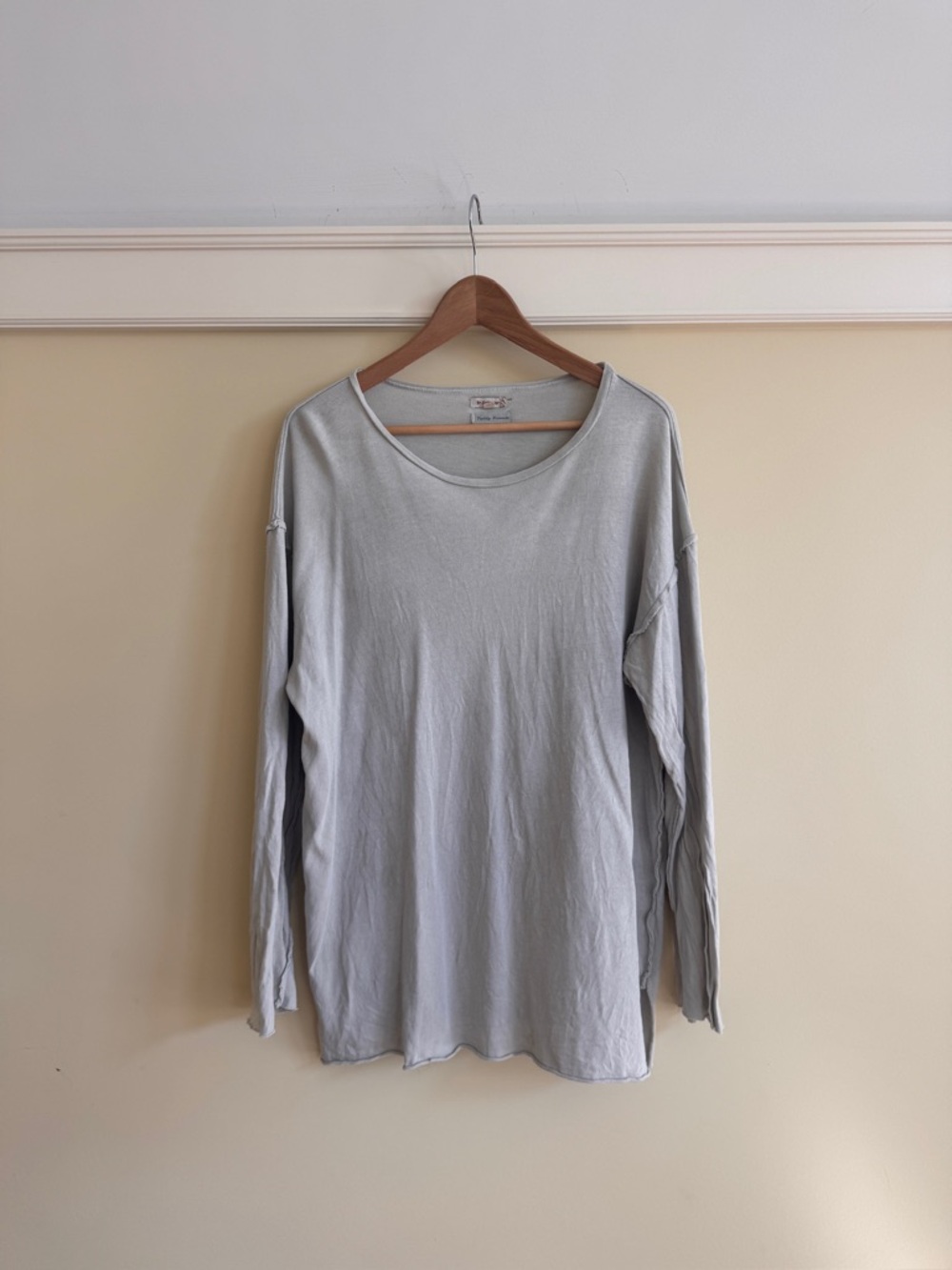 Long Sleeve Crewneck Tee in Light Gray